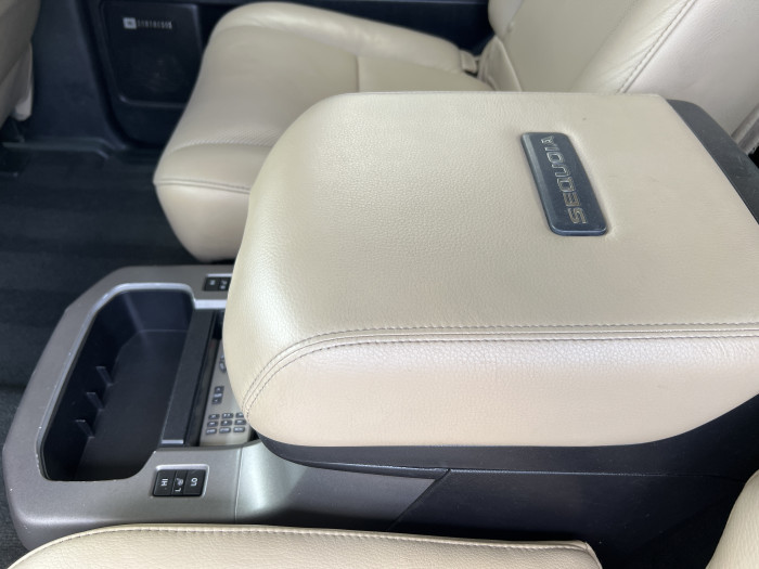 2014 Toyota Sequoia 4X4 11