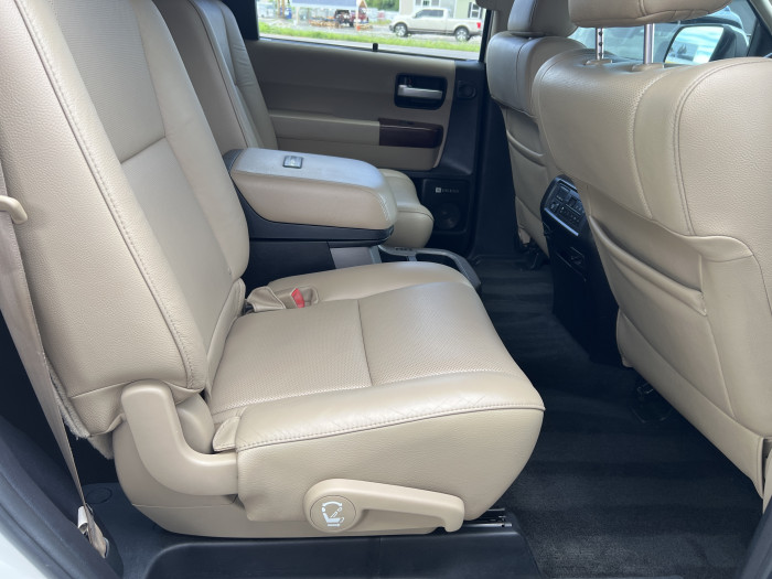 2014 Toyota Sequoia 4X4 16