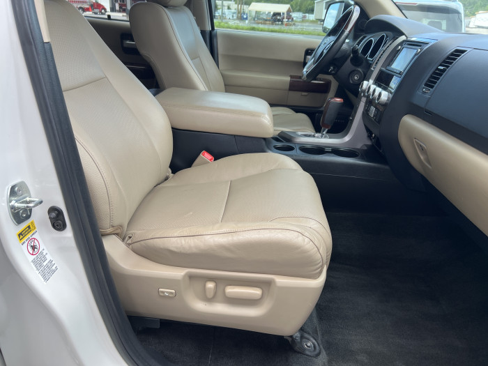 2014 Toyota Sequoia 4X4 16