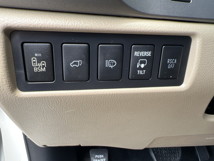 2014 Toyota Sequoia 4X4 18