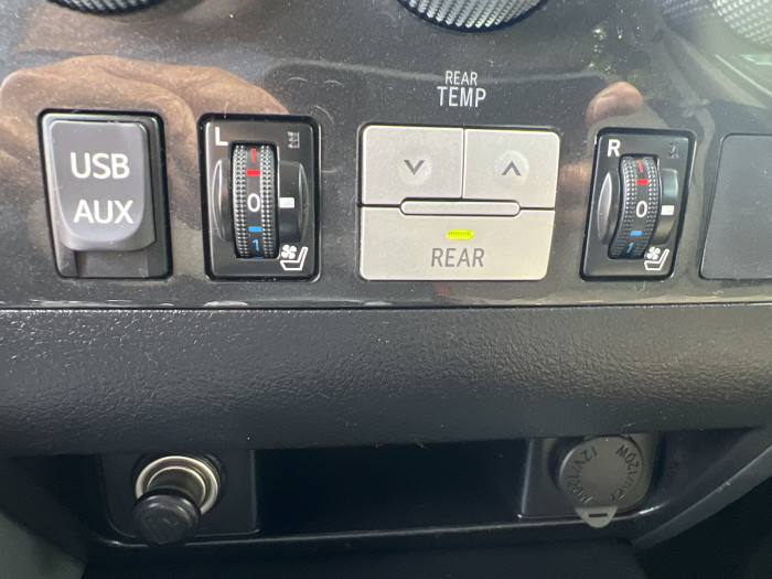 2014 Toyota Sequoia 4X4 26