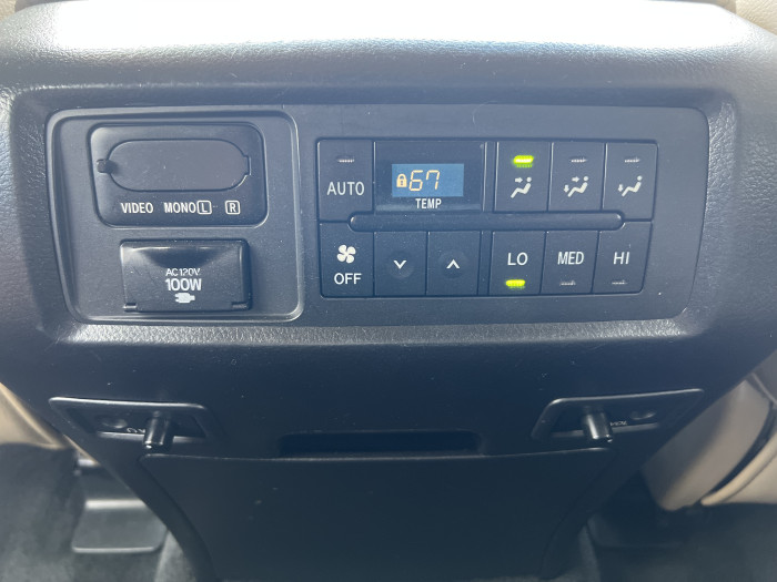 2014 Toyota Sequoia 4X4 34