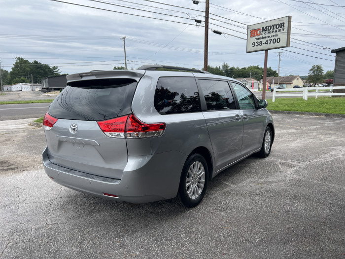 2013 Toyota Sienna XLE 4