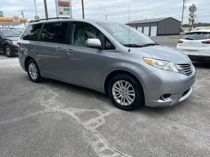 2013 Toyota Sienna XLE 5