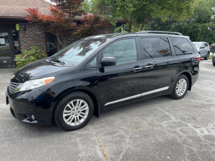 2017 Toyota Sienna XLE