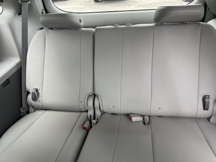 2017 Toyota Sienna XLE 11