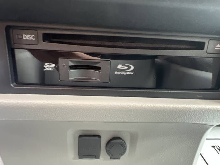 2017 Toyota Sienna XLE 22