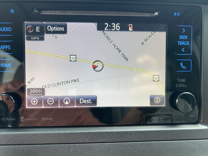2017 Toyota Sienna XLE 26