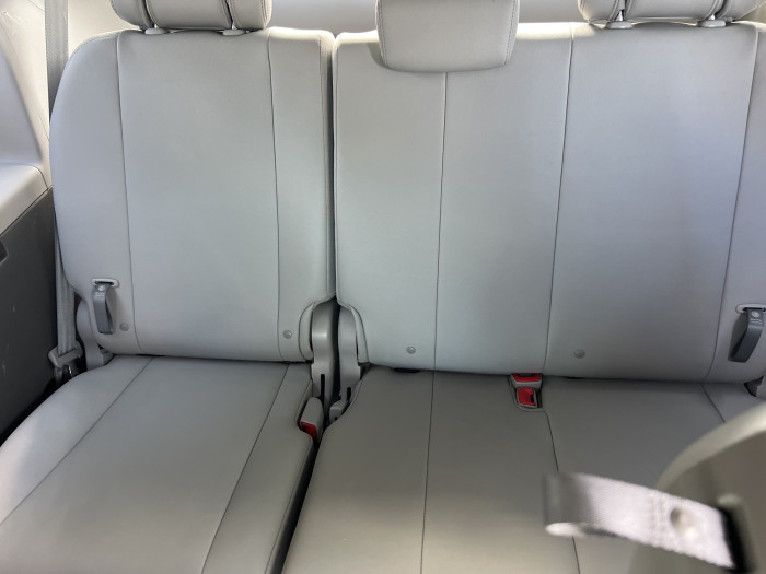 2016 Toyota Sienna XLE 11