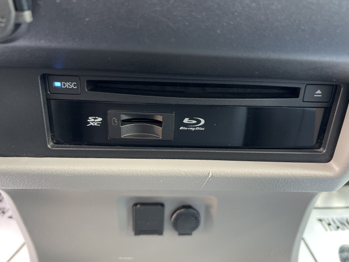 2016 Toyota Sienna XLE 17