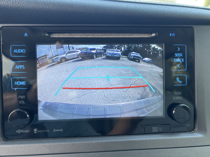 2016 Toyota Sienna XLE 23