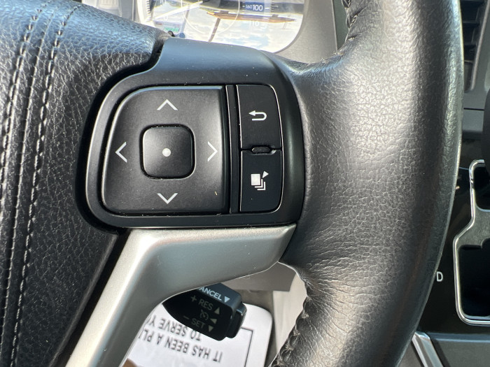 2016 Toyota Sienna XLE 25