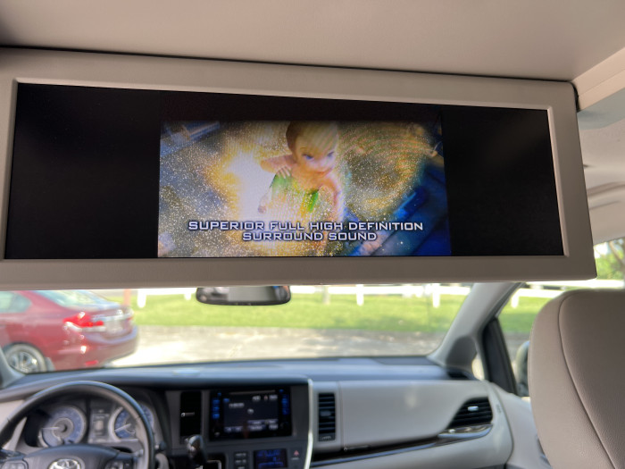 2016 Toyota Sienna XLE 29