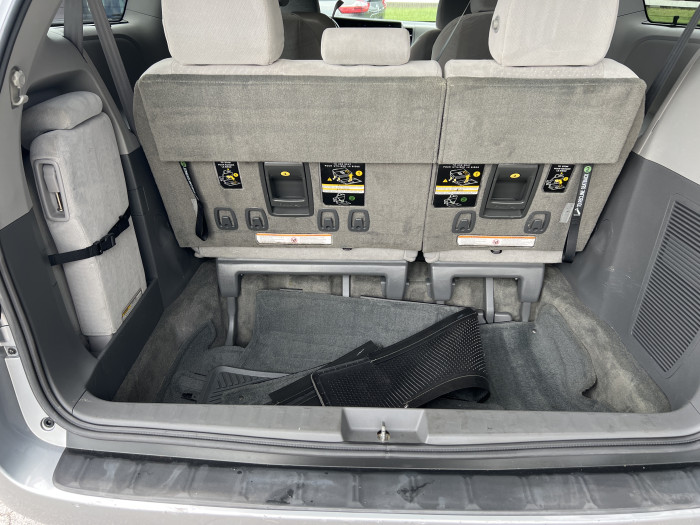 2015 Toyota Sienna LE 10