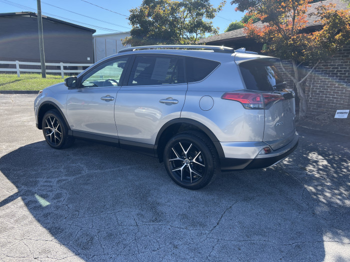 2018 Toyota RAV4 SE 2