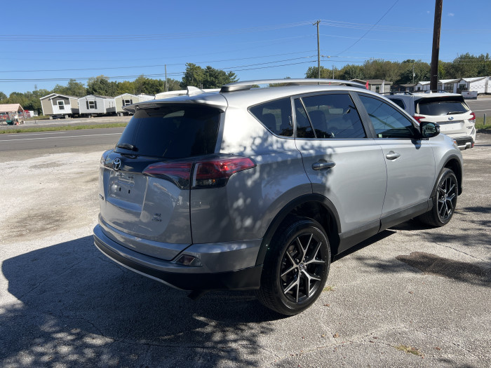 2018 Toyota RAV4 SE 4