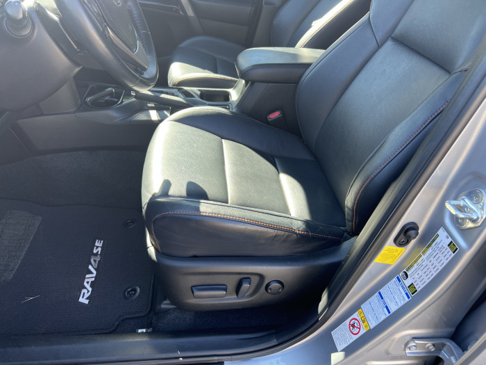 2018 Toyota RAV4 SE 9