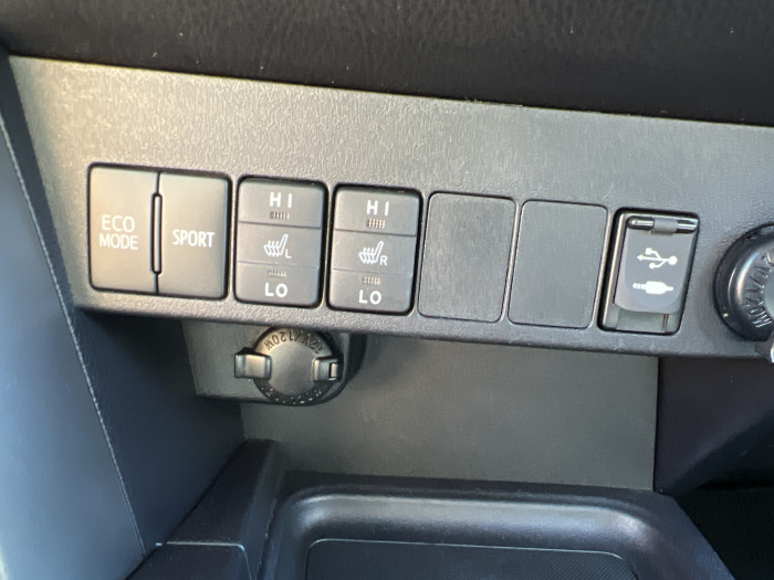 2018 Toyota RAV4 SE 17