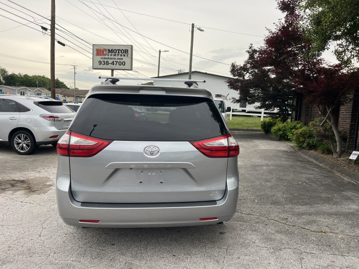 2017 Toyota Sienna AWD 3
