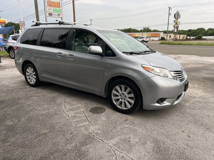 2017 Toyota Sienna AWD 6