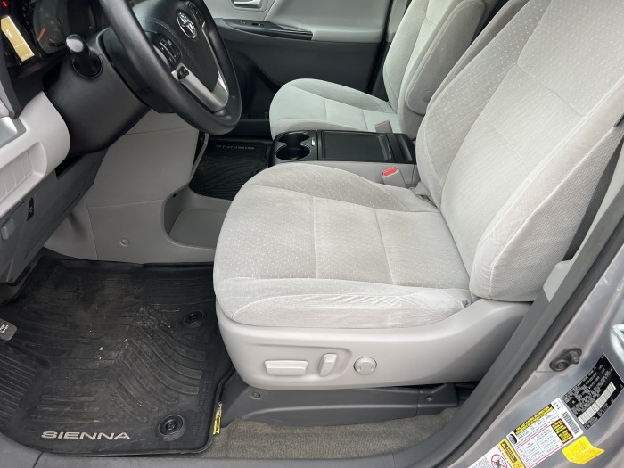 2017 Toyota Sienna AWD 8