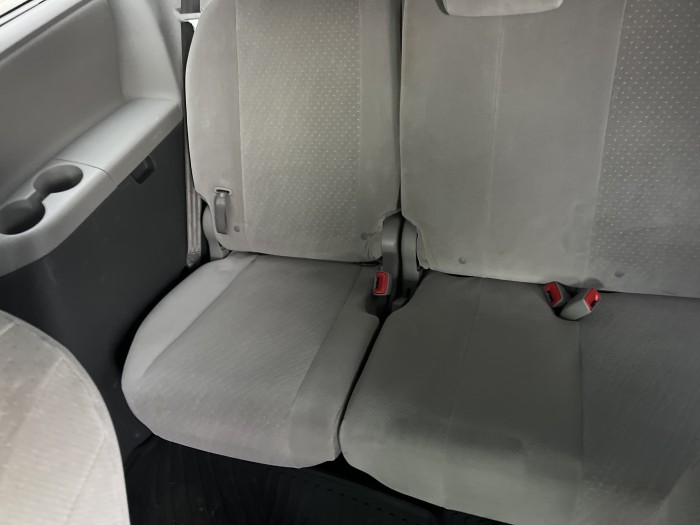 2017 Toyota Sienna AWD 11