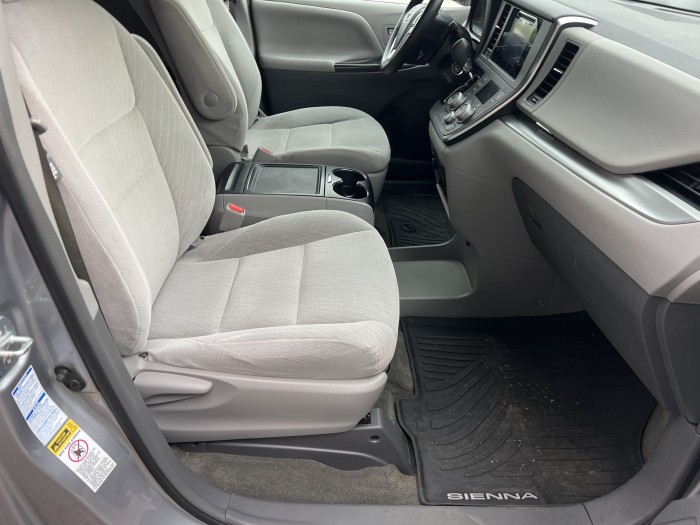 2017 Toyota Sienna AWD 14