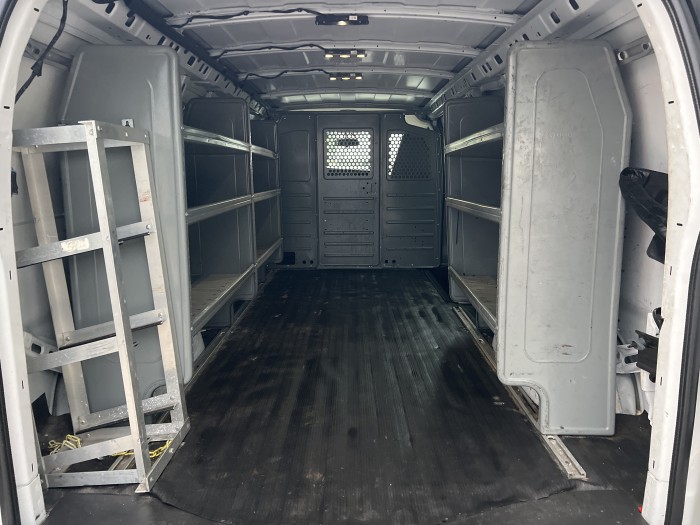 2017 Chevrolet Express 2500 8