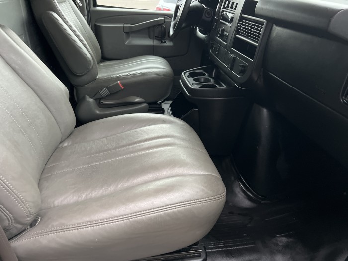 2017 Chevrolet Express 2500 12