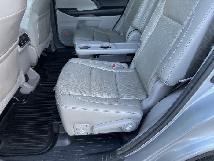 2015 Toyota Highlander AWD 10