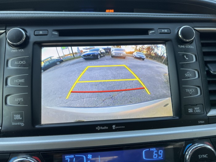 2015 Toyota Highlander AWD 23