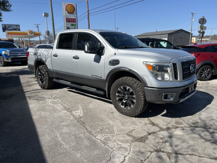 2017 Nissan Titan 4X4 5